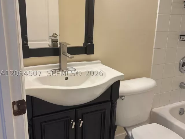 3-bedroom home for rent in Doral - 11440 NW 50th Ter - MondialRealty