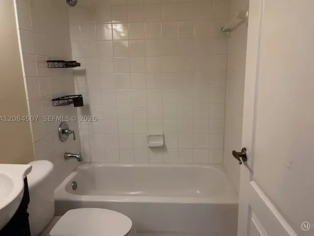 3-bedroom home for rent in Doral - 11440 NW 50th Ter - MondialRealty