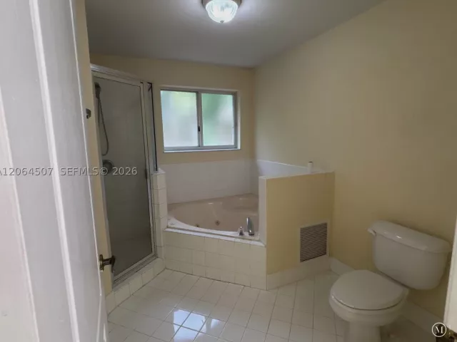 3-bedroom home for rent in Doral - 11440 NW 50th Ter - MondialRealty
