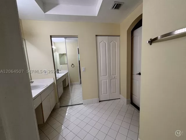 3-bedroom home for rent in Doral - 11440 NW 50th Ter - MondialRealty
