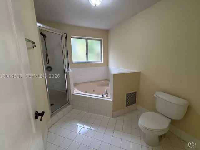3-bedroom home for rent in Doral - 11440 NW 50th Ter - MondialRealty