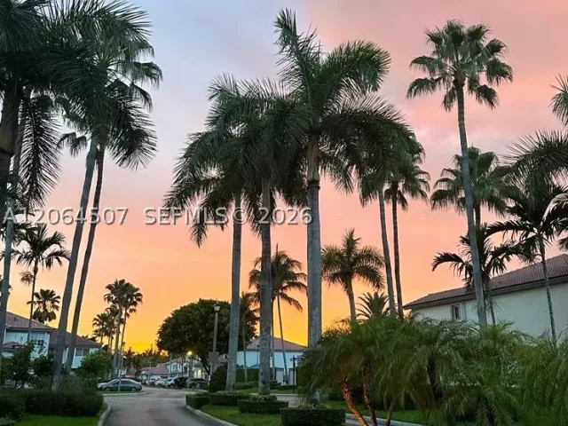 3-bedroom home for rent in Doral - 11440 NW 50th Ter - MondialRealty