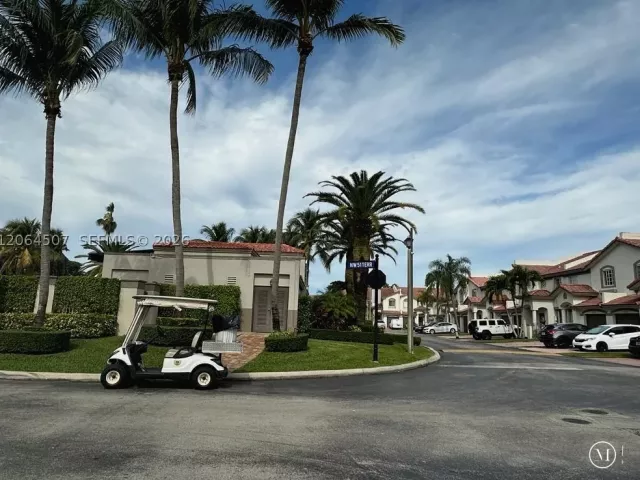 3-bedroom home for rent in Doral - 11440 NW 50th Ter - MondialRealty