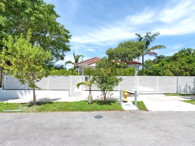 3-bedroom home for rent in Miami - 1450 SW 20th Ave 1450 - MondialRealty