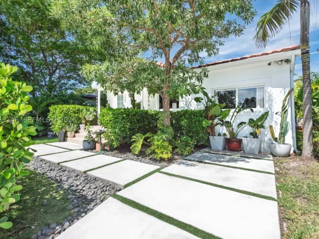 3-bedroom home for rent in Miami - 1450 SW 20th Ave 1450 - MondialRealty