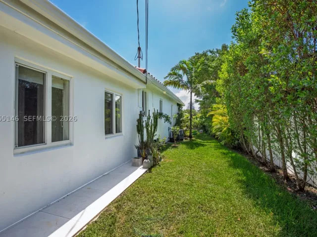 3-bedroom home for rent in Miami - 1450 SW 20th Ave 1450 - MondialRealty