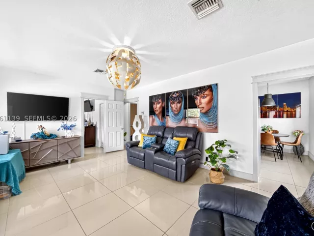 2-bedroom home for sale in Miami - 17019 SW 100th Ave - MondialRealty
