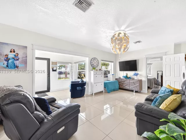 2-bedroom home for sale in Miami - 17019 SW 100th Ave - MondialRealty