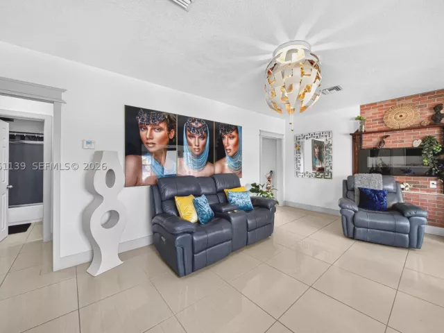 2-bedroom home for sale in Miami - 17019 SW 100th Ave - MondialRealty