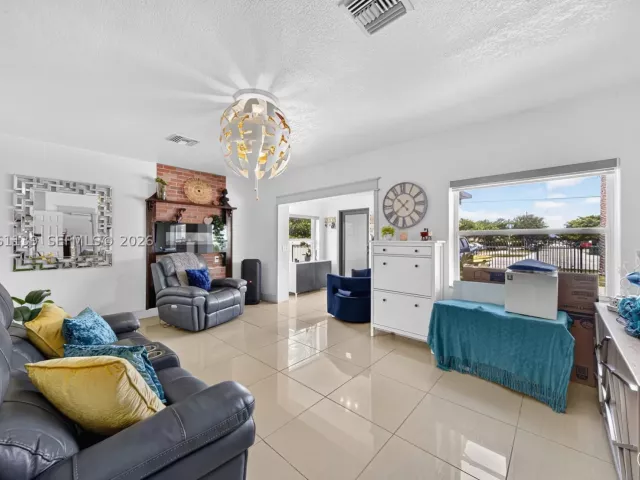 2-bedroom home for sale in Miami - 17019 SW 100th Ave - MondialRealty