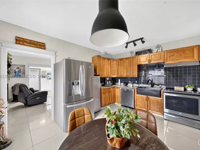 2-bedroom home for sale in Miami - 17019 SW 100th Ave - MondialRealty