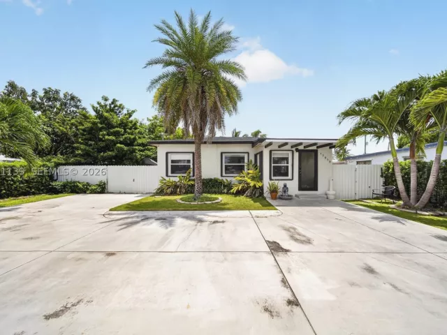 2-bedroom home for sale in Miami - 17019 SW 100th Ave - MondialRealty