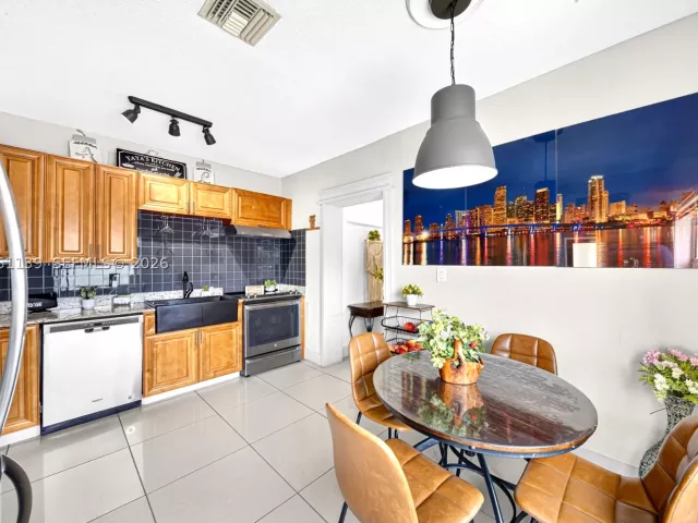 2-bedroom home for sale in Miami - 17019 SW 100th Ave - MondialRealty