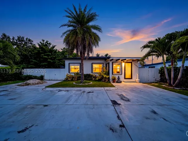 2-bedroom home for sale in Miami - 17019 SW 100th Ave - MondialRealty