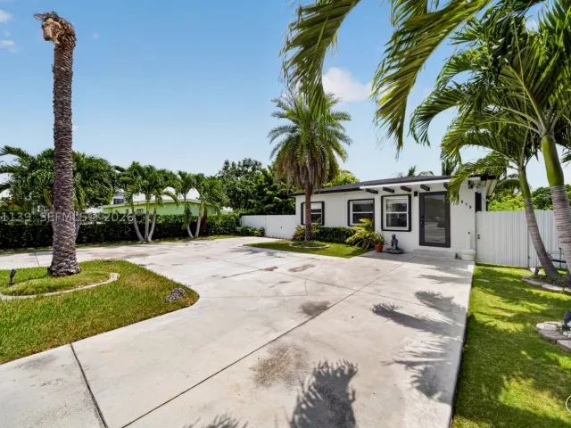 2-bedroom home for sale in Miami - 17019 SW 100th Ave - MondialRealty