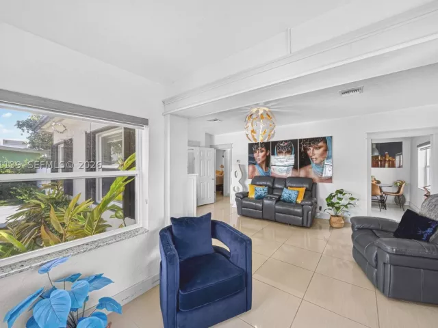 2-bedroom home for sale in Miami - 17019 SW 100th Ave - MondialRealty