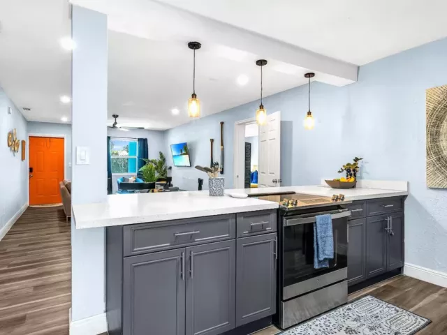 3-bedroom home for rent in Riviera Beach - 138 E 22ND Court - MondialRealty