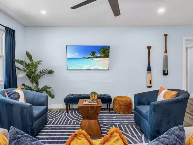 3-bedroom home for rent in Riviera Beach - 138 E 22ND Court - MondialRealty
