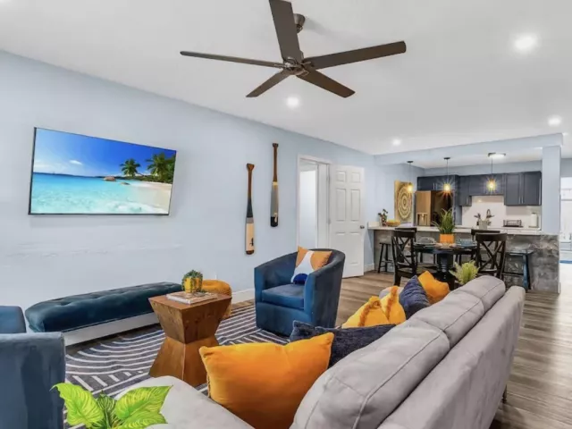 3-bedroom home for rent in Riviera Beach - 138 E 22ND Court - MondialRealty