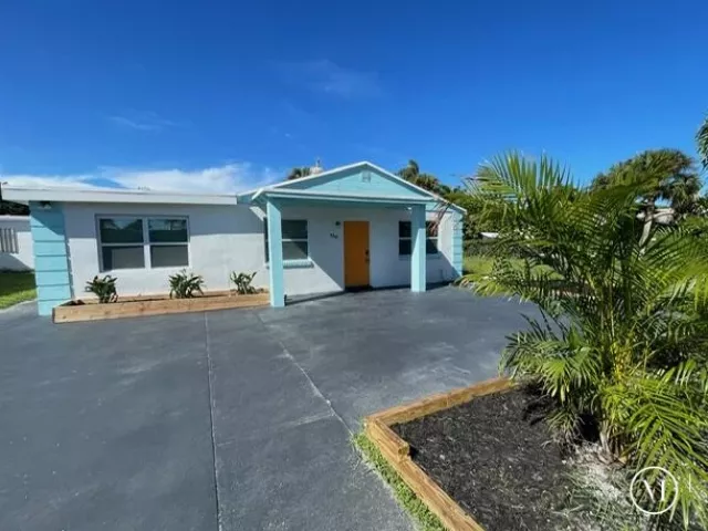 3-bedroom home for rent in Riviera Beach - 138 E 22ND Court - MondialRealty