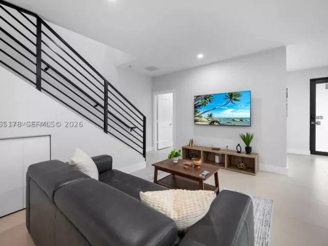 4-bedroom home for rent in Miami - 1121 NW 25th St - MondialRealty