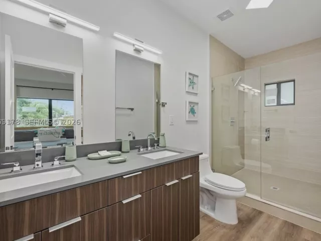 4-bedroom home for rent in Miami - 1121 NW 25th St - MondialRealty