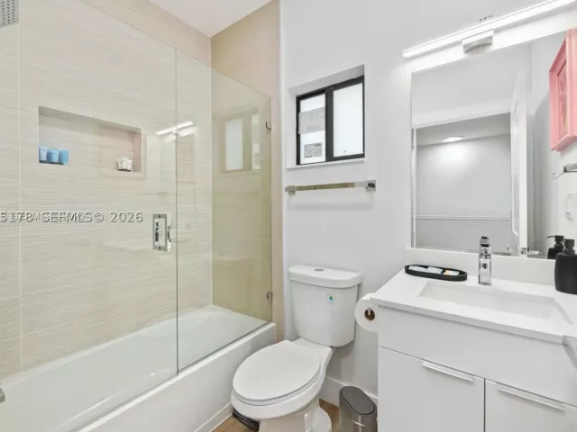 4-bedroom home for rent in Miami - 1121 NW 25th St - MondialRealty
