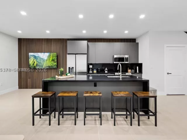 4-bedroom home for rent in Miami - 1121 NW 25th St - MondialRealty
