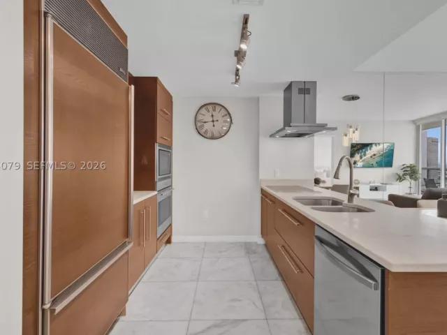 1-bedroom condo for sale in Miami - 485 Brickell Ave 2103 - MondialRealty