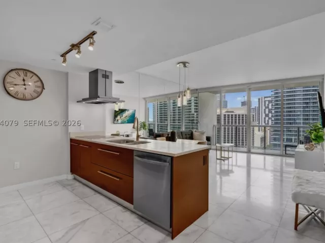 1-bedroom condo for sale in Miami - 485 Brickell Ave 2103 - MondialRealty