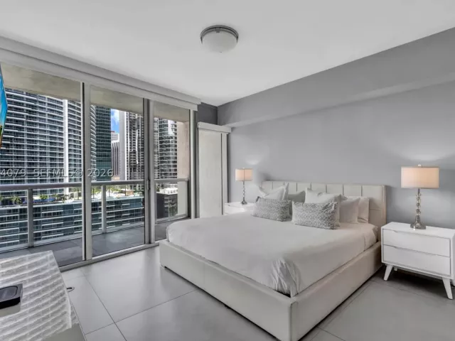 1-bedroom condo for sale in Miami - 485 Brickell Ave 2103 - MondialRealty