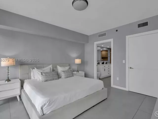 1-bedroom condo for sale in Miami - 485 Brickell Ave 2103 - MondialRealty