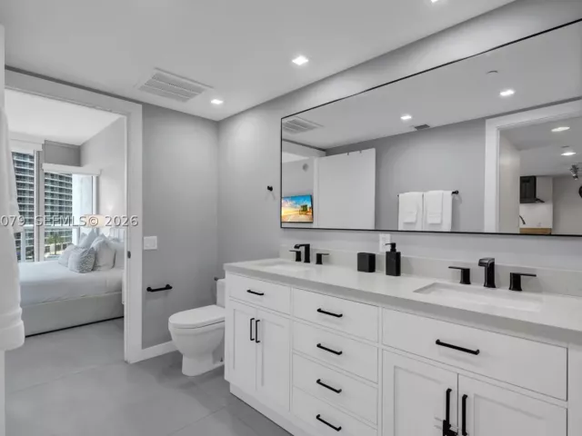 1-bedroom condo for sale in Miami - 485 Brickell Ave 2103 - MondialRealty