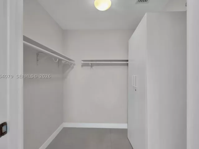 1-bedroom condo for sale in Miami - 485 Brickell Ave 2103 - MondialRealty