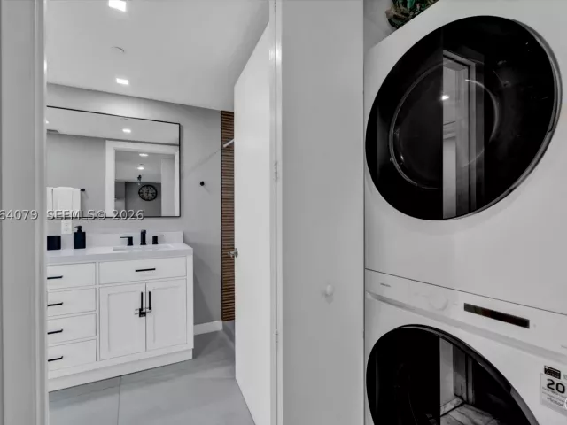 1-bedroom condo for sale in Miami - 485 Brickell Ave 2103 - MondialRealty
