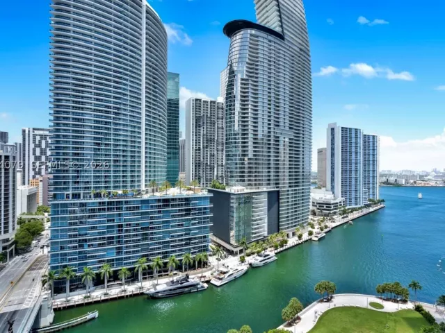 1-bedroom condo for sale in Miami - 485 Brickell Ave 2103 - MondialRealty