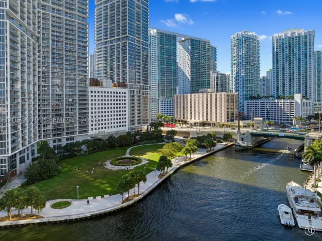 1-bedroom condo for sale in Miami - 485 Brickell Ave 2103 - MondialRealty