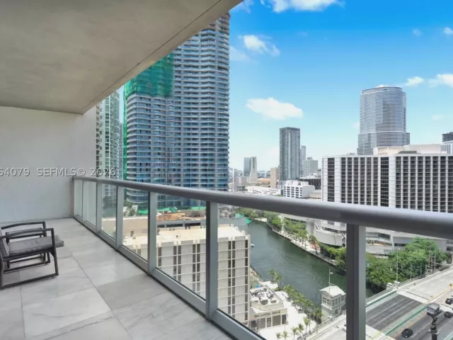1-bedroom condo for sale in Miami - 485 Brickell Ave 2103 - MondialRealty