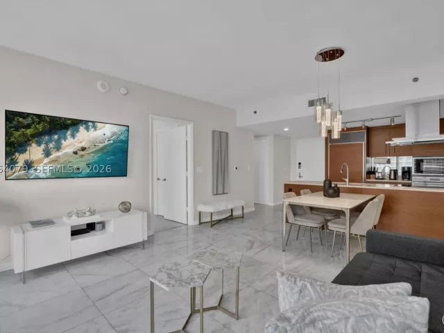 1-bedroom condo for sale in Miami - 485 Brickell Ave 2103 - MondialRealty