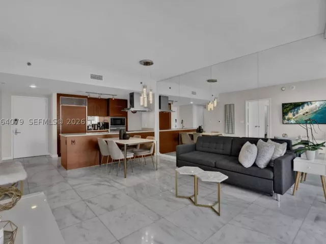 1-bedroom condo for sale in Miami - 485 Brickell Ave 2103 - MondialRealty