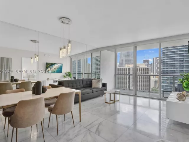 1-bedroom condo for sale in Miami - 485 Brickell Ave 2103 - MondialRealty
