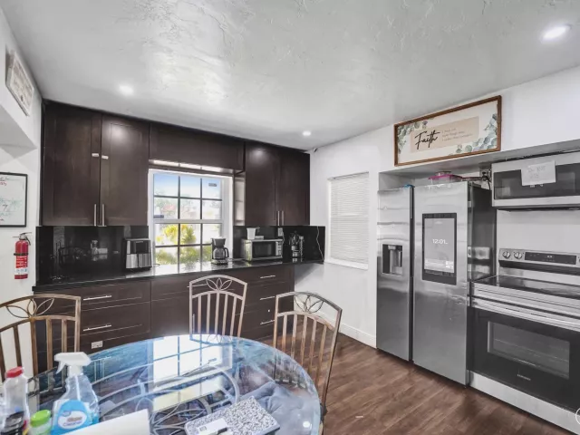 4-bedroom home for sale in Hollywood - 2442 FUNSTON Street - MondialRealty