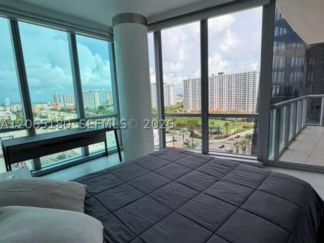 3-bedroom condo for sale in Sunny Isles Beach - 17121 Collins Ave 1208 - MondialRealty