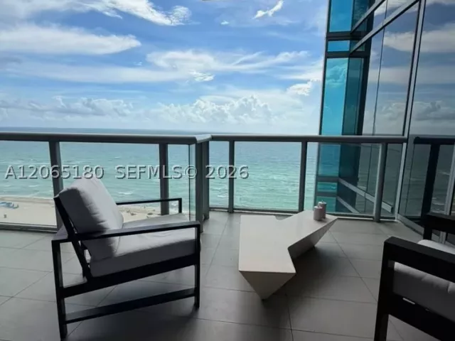 3-bedroom condo for sale in Sunny Isles Beach - 17121 Collins Ave 1208 - MondialRealty