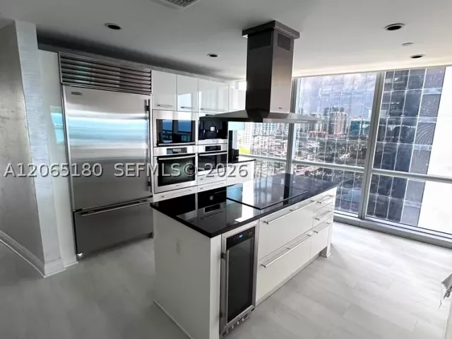 3-bedroom condo for sale in Sunny Isles Beach - 17121 Collins Ave 1208 - MondialRealty