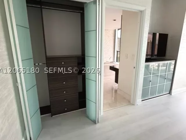 3-bedroom condo for sale in Sunny Isles Beach - 17121 Collins Ave 1208 - MondialRealty