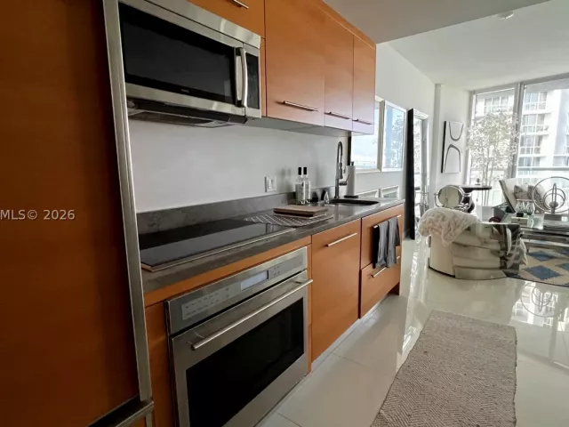 1-bedroom condo for rent in Miami - 495 Brickell Ave 4308 - MondialRealty