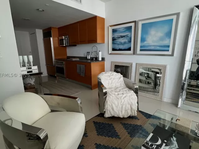 1-bedroom condo for rent in Miami - 495 Brickell Ave 4308 - MondialRealty