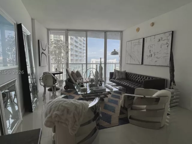 1-bedroom condo for rent in Miami - 495 Brickell Ave 4308 - MondialRealty