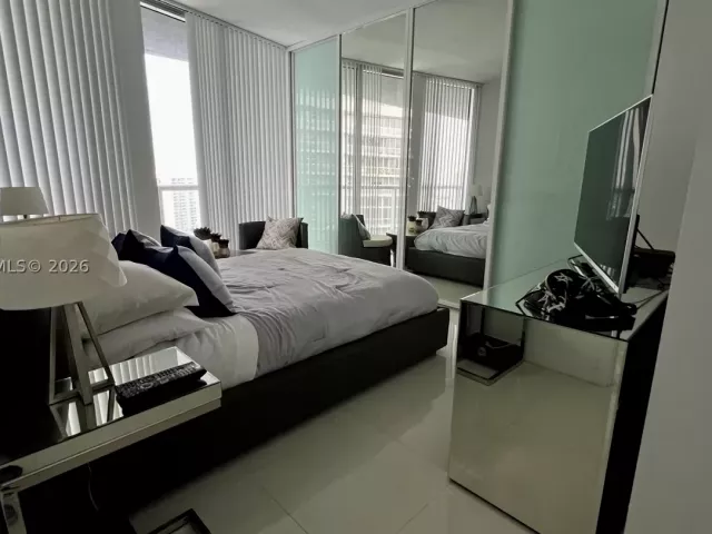 1-bedroom condo for rent in Miami - 495 Brickell Ave 4308 - MondialRealty